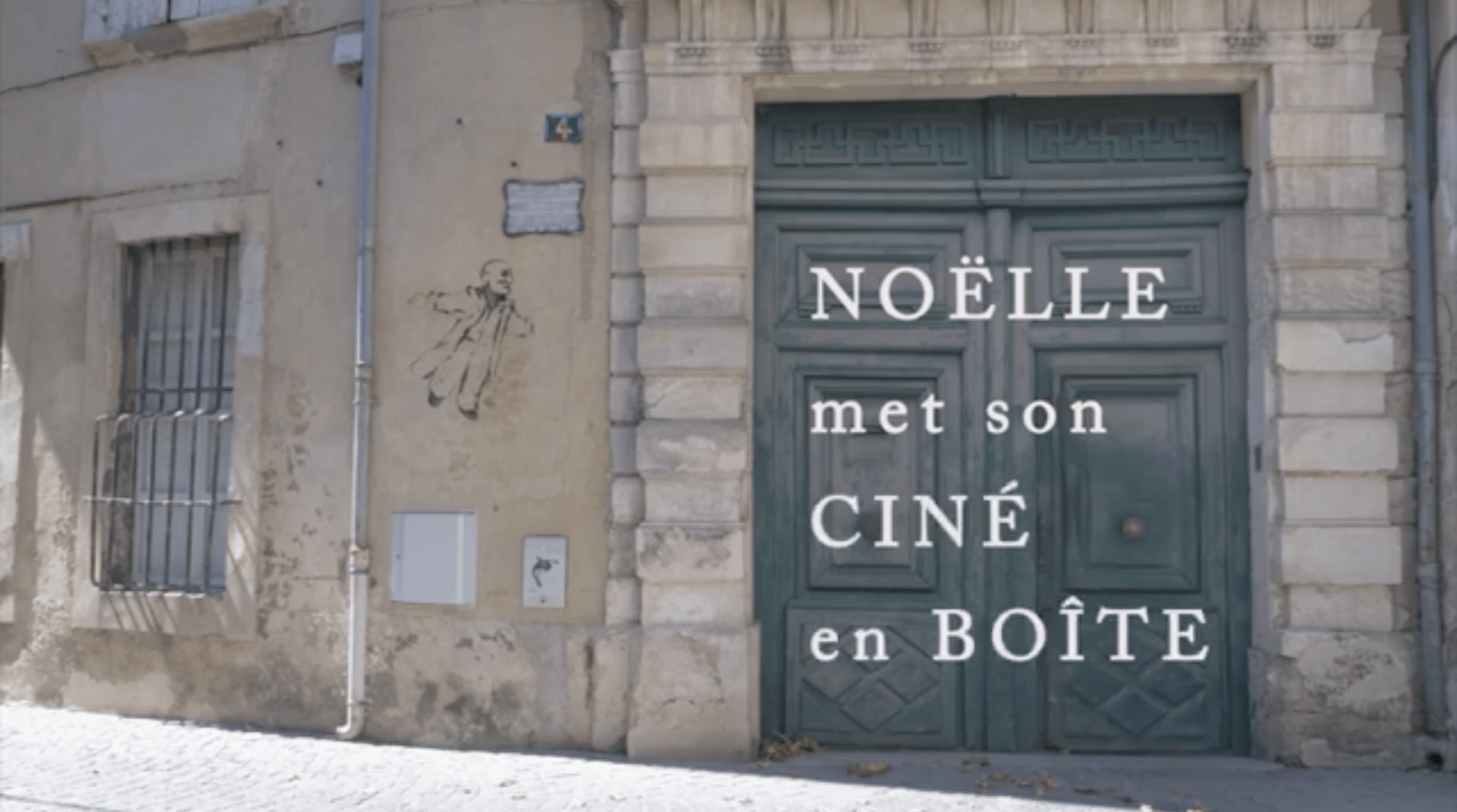 Noëlle met son ciné en boite